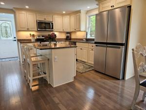 Stay a While in Niantic, Comfort by the Coast