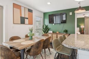 Reynoldstown Lux 2BR, Rooftop Deck, Near Beltline & Downtown, Free Parking