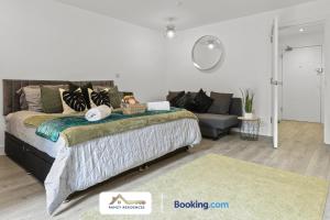 Modern Hemel Hempstead Studio with Parking