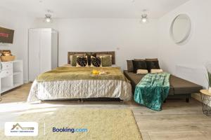 Modern Hemel Hempstead Studio with Parking