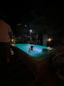 Studio apartment in split level bungalow with pool access