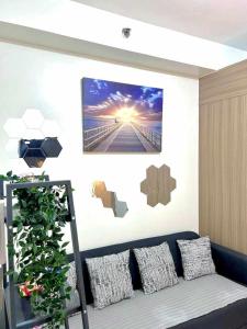 1 Bedroom Condo at Shore 2 Near Airport with Balcony & Pool View - Apartamentos, Manila