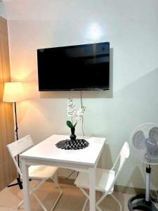 1 Bedroom Condo at Shore 2 Near Airport with Balcony & Pool View