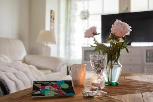 Arctic Peony City Villa