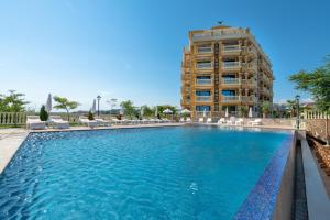 Santa Maria Luxury Suits