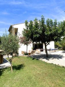 Maisons de vacances Maison avec grand Jardin et Piscine - Capacite 8 Personnes : photos des chambres