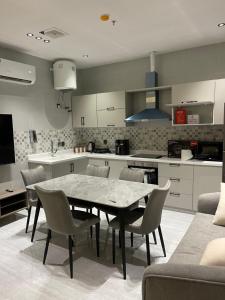 شقق في الحمرا هاي رايز