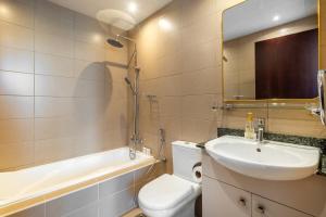 Luxury 2BHK Stunning Skyline Lakeview in JLT 401