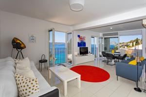 Comfort One-Bedroom Apartment with Terrace and Sea View room in Blue Bay Residence