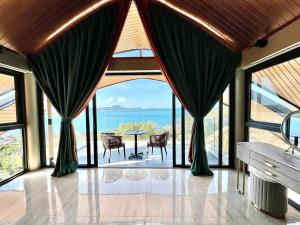 Golden Coconut 4 Bed 6 Bath Luxury Sea View Villa in Chaweng Beach, Koh Samui