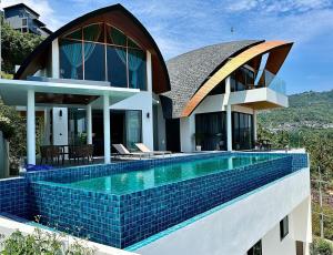 Golden Coconut 4 Bed 6 Bath Luxury Sea View Villa in Chaweng Beach, Koh Samui