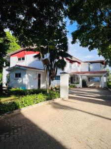 BEACH FRONT 3 Bedroom Bungalow