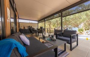 Stunning Home In Tkon 