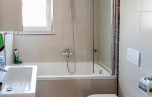 Beautiful Apartment In Cres With Wifi