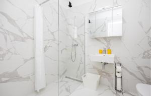 2 Bedroom Beautiful Apartment In Seget Donji