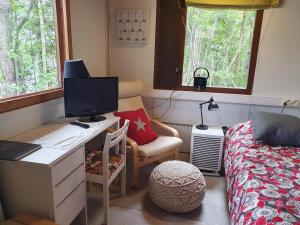 Mini cottage by lake Saimaa