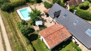 Maisons de vacances Aux Detours de l-Etang La Bergerie et sa piscine privative : Maison 3 Chambres 