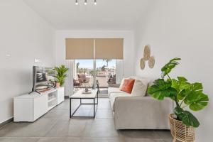 Kato Paphos Apartment | Prime Location by VICHY Holidays