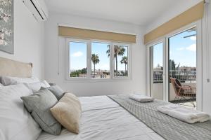 Kato Paphos Apartment | Prime Location by VICHY Holidays