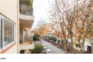 Air conditioned apartment, 3 min walk to the beaches, Garage