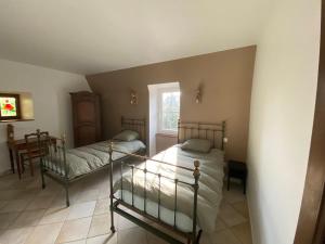 Maisons de vacances Longere 7 personnes - 4 chambres - 3 SdB Orcival : photos des chambres
