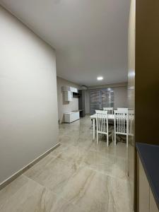 Saranda Terraces Modern Apartment 1 -Parking e Side Sea View- 50 m from Beach