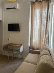 Juan Les Pins Centre, 3-person studio with mezzanine