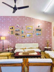 Cine Castle 4BHK Luxury Spacez Villa with Private Theatre & Garden
