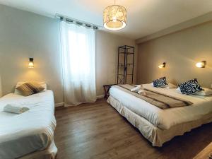 Hotels Hotel Les Chambres de L-Opaline : Chambre Triple