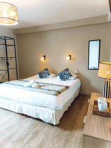 Hotels Hotel Les Chambres de L-Opaline : photos des chambres
