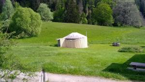 Tentes de luxe Sejours nature et bien etre en YOURTE : photos des chambres
