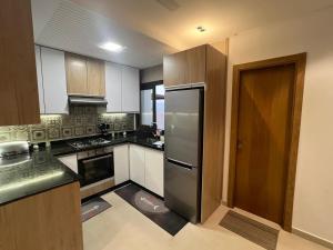 appartement avec vue sur mer avec belle pergola bioclimatique au terrasse