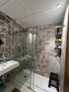 appartement avec vue sur mer avec belle pergola bioclimatique au terrasse