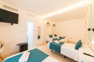 Quadruple Room room in Hotel Goya