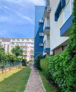 1 Bed Penthouse Sleeps 6 - Outdoor Pool - Garden