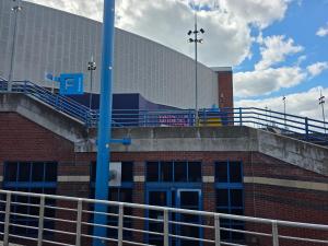 Luxury 2 Bedroom City Centre Apartment Sleeps Up to 6 HS2 Deals available