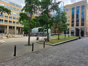 Luxury 2 Bedroom City Centre Apartment Sleeps Up to 6 HS2 Deals available