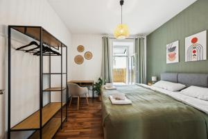 Gemütliches Apartment - hochwertiges Boxspringbett, privater Parkplatz, Terrasse, komplette Küche, WLAN, 40 Zoll HD TV