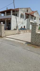 The middle apartment