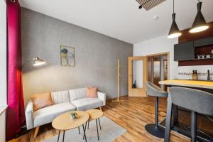 Gemütliches Apartment - hochwertiges Boxspringbett, privater Parkplatz, Terrasse, komplette Küche, WLAN, 40 Zoll HD TV