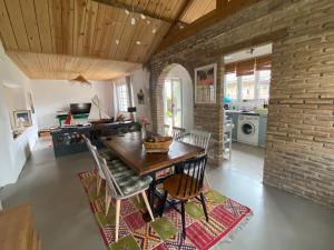 Maison chaleureuse dans les Landes à 2 min du lac et 25 min de Plage Biscarosse en voiture