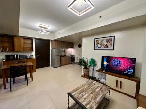 Tagaytay Staycation - Balaico 2 balconies Taal View 2BR