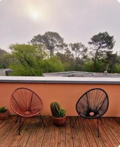 Sejours chez l'habitant Chambre cocon avec acces sur terrasse panoramique vue foret : photos des chambres