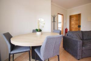 Modern 3-bedroom Retreat in Faros City Center