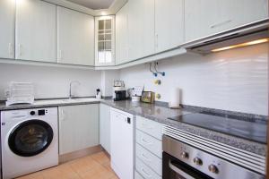 Modern 3-bedroom Retreat in Faros City Center