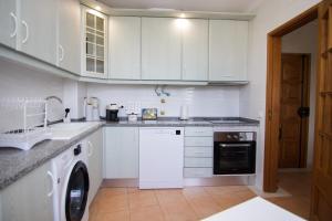 Modern 3-bedroom Retreat in Faros City Center