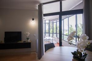 Modern 3-bedroom Retreat in Faros City Center