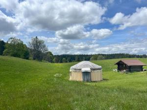 Tentes de luxe Sejours nature et bien etre en YOURTE : photos des chambres