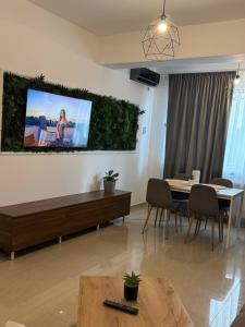 Royal Reed Apartments