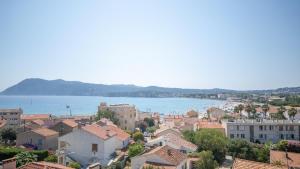 House in Sablettes with Garden & Parking